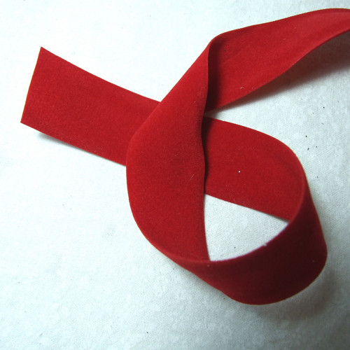 Stuha sametová š. 2,5 cm - červená