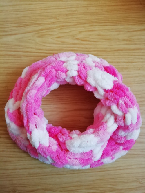 Měkký pletený nákrčník puffy (bílá a růžové)