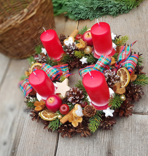 Adventní věneček na stůl — foto 1
