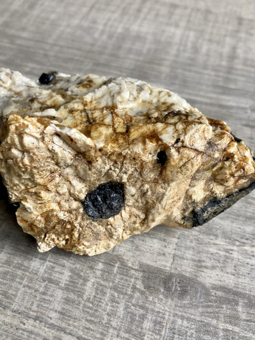 ČERNÝ TURMALÍN-SKORYL-surový minerál, ČR 218 gr.