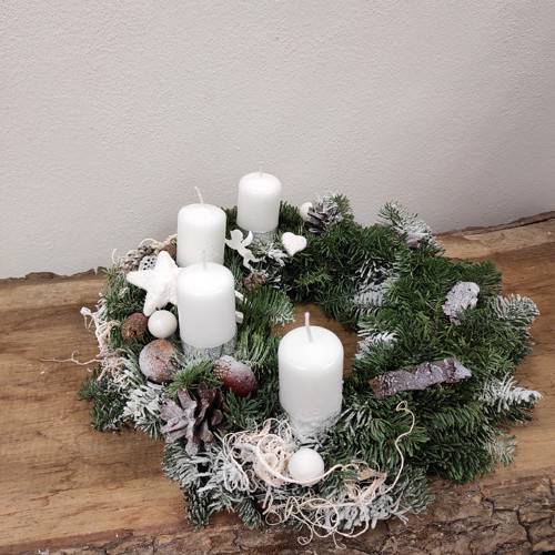 Adventný vianočný čečinový veniec 30 cm