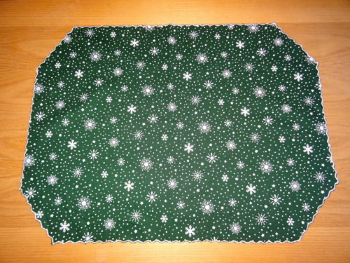 Středový ubrus- zeleno bílý 47/61cm