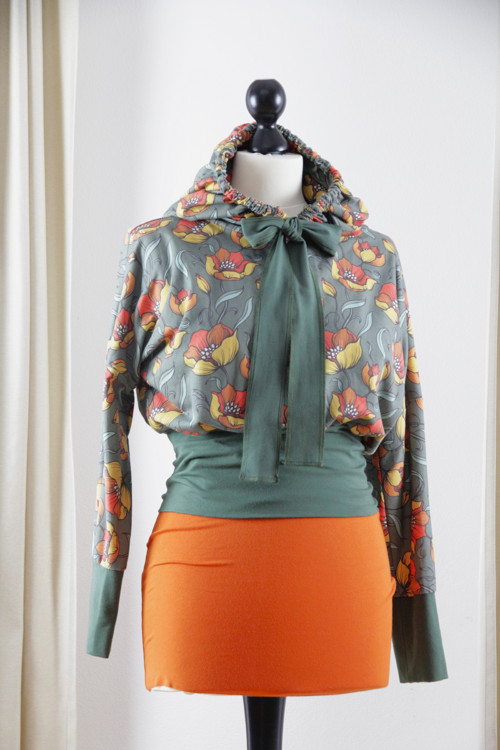 Crop top retro tulipány — foto 1