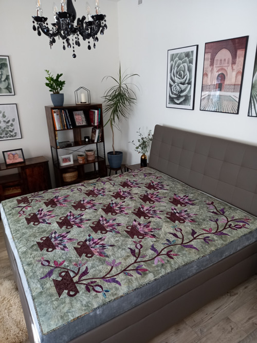 Scrappy violet basket quilt