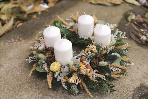 Adventní věneček přírodní se sušinou
