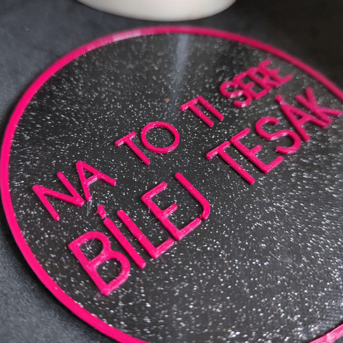 Podtácek "Bílej tesák" (černá + magenta) — foto 1