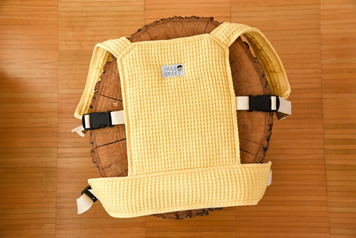 Nosítko na panenky - vafle - soft yellow