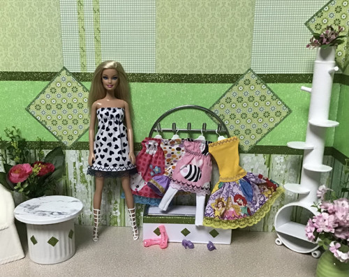 Oblečky+Barbie - “Ready to play” — foto 1