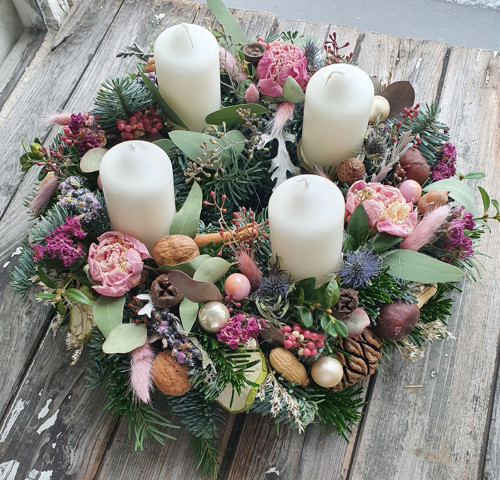 ADVENTNÍ VĚNEC: pivoňkový