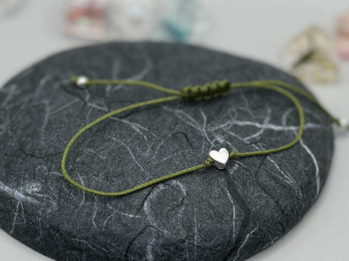 Minimalistický náramek - Tiny heart (zelená)