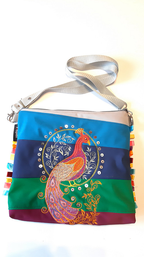 HandMade vyšívaná cross body softshellová taška
