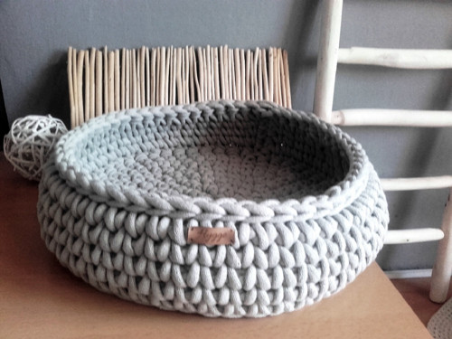 Háčkovaný pelech HYGGE pre mačičku šedý oválny — foto 1