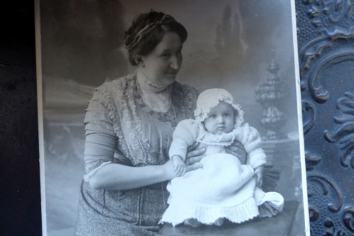 S maličkým...stará kabinetní fotografie Nusle