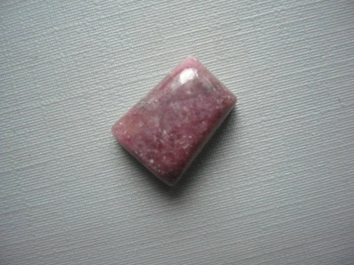 Kabošon rodonitu 15 mm, č.81f