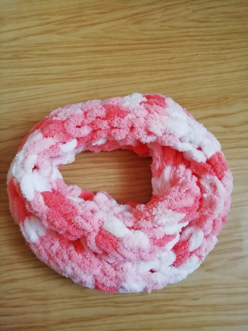 Měkký pletený nákrčník puffy bilo-lososovokorálová