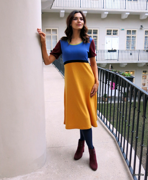 FLESH - pletené šaty pestrobarevné — foto 1