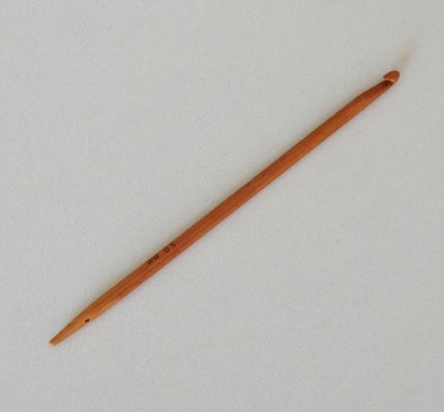 Háček bambusový s ouškem na knooting č. 7