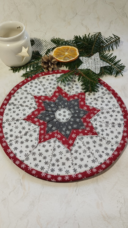 Vánoční patchwork prostírání hvězda 27 cm