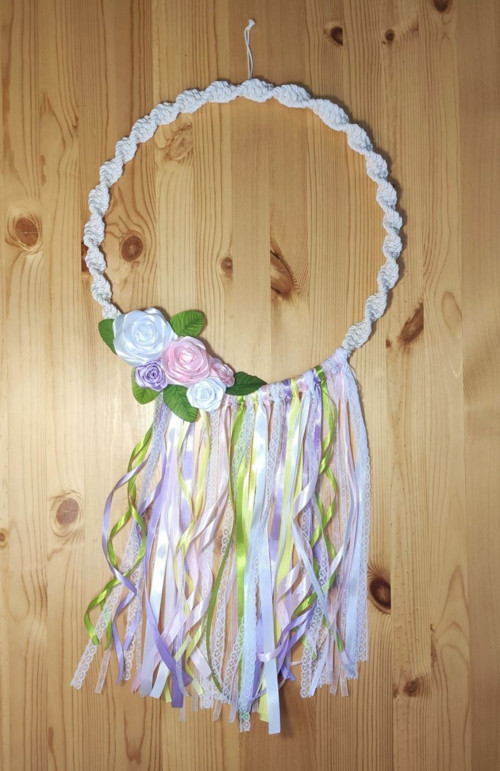 Dekorační macrame kruh s růžičkami