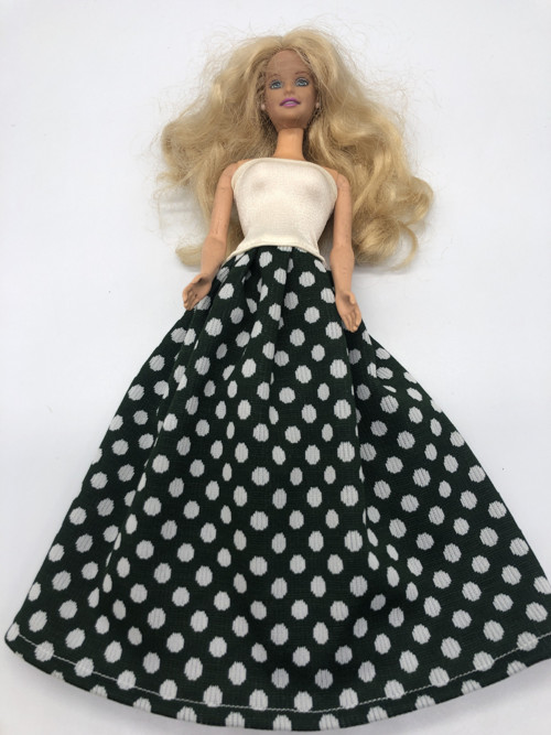 Dlouhé šatičky na Barbie s puntíky