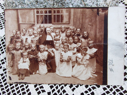 První třída s jeptiškou - fotografie