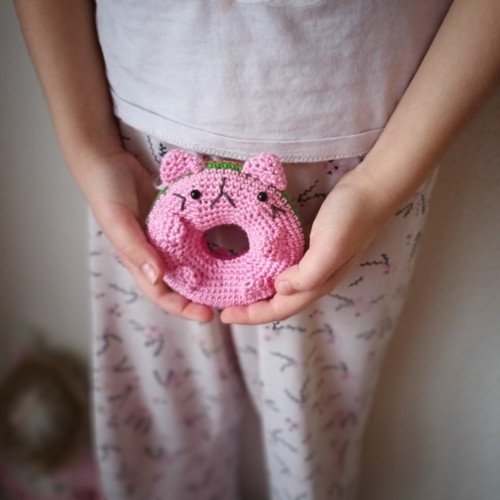 Háčkovaný donut