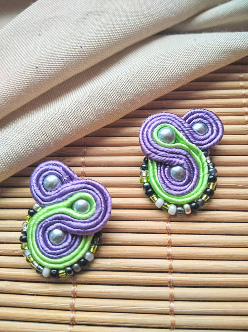 Zeleno fialové soutache náušnice