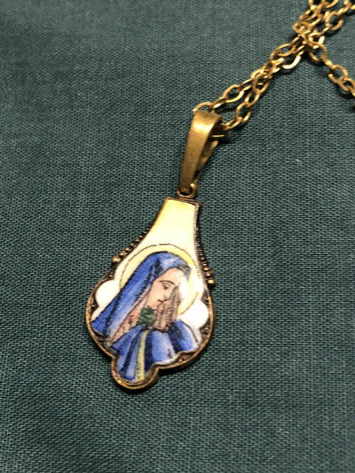 Starožitný náhrdelník Madonka smalty
