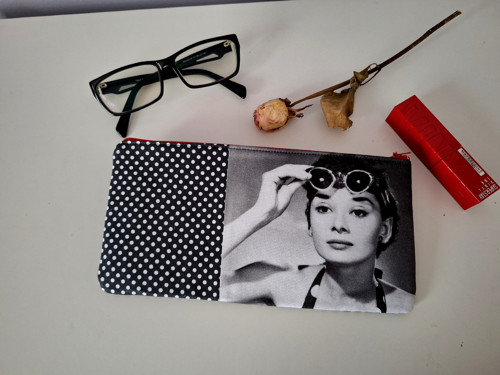 Taštička na přání - Audrey čenobílá — foto 1