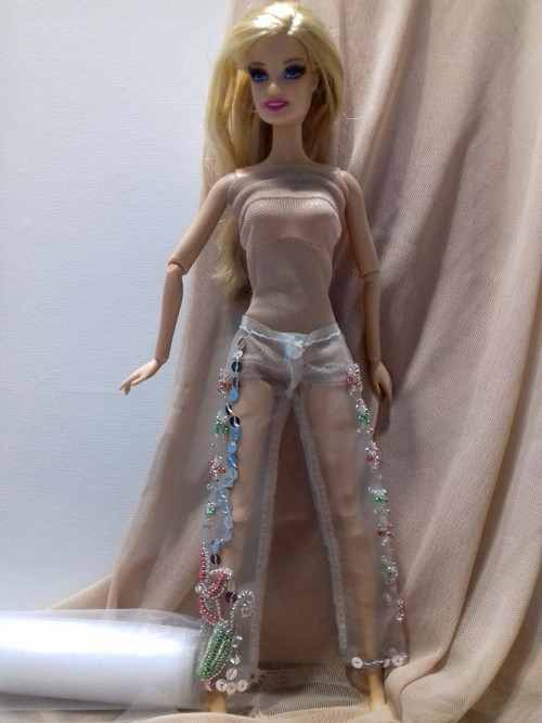 Obleček pro Barbie: tyl a zdobená organza