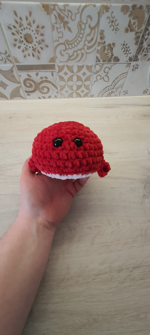 Háčkovaná velryba červená, 15 cm, hebká a squishy