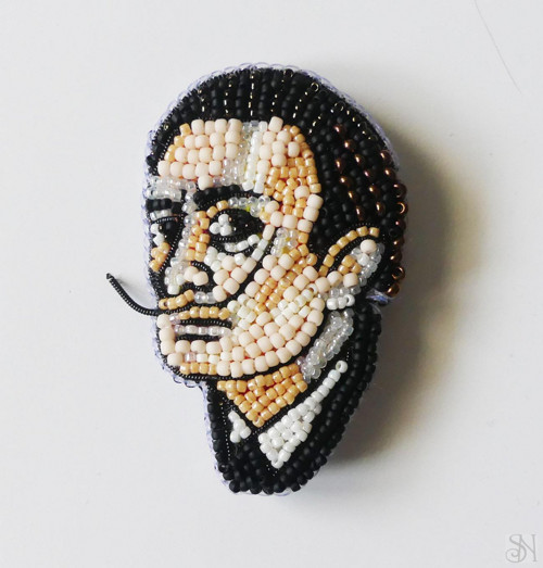 Handmade šitá korálková brošňa Salvador Dalí