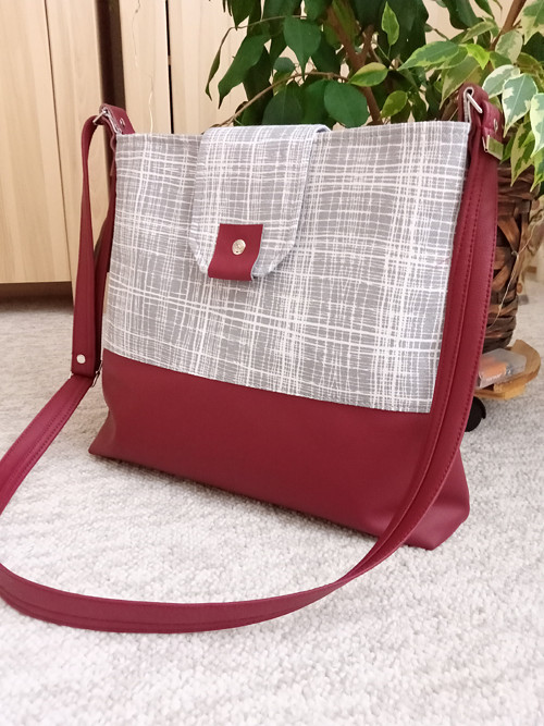 Crossbody- vínová + šedá — foto 1
