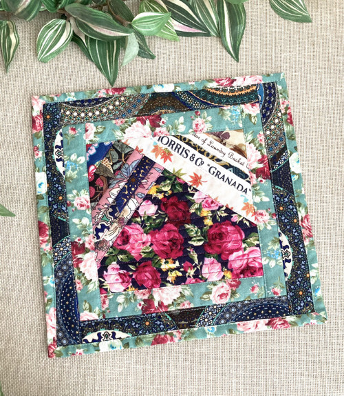 Podkafíčko 24 x 23,5 cm.