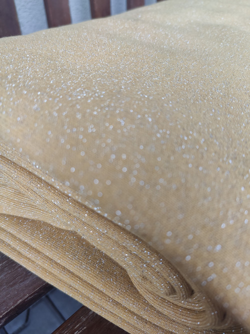 Teplákovina, stříbrný glitter na okrové