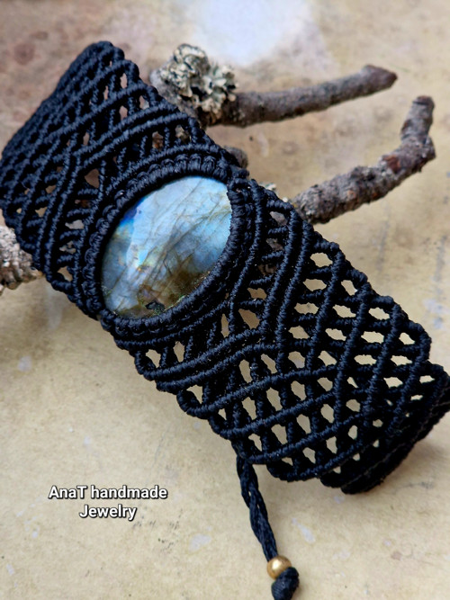 Macramé náramek s labradoritem — foto 1