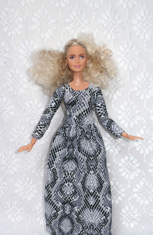 Dlouhé šaty pro Barbie — foto 1
