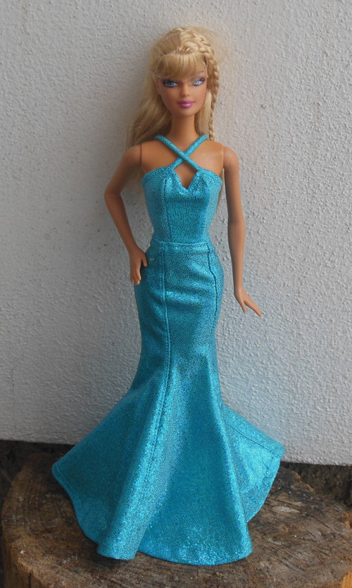 Večerní šaty pro panenku Barbie