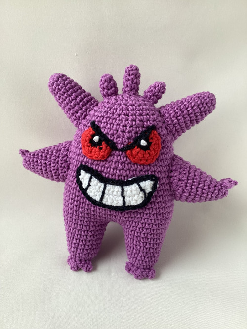 Háčkovaný pokémon Gengar