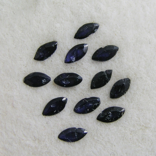 Přírodní Safíry, 0,66 ct./12 ks., cca. 3,5-4x2 mm
