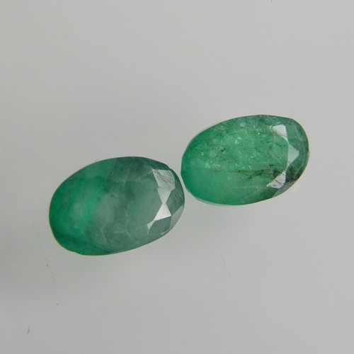 Broušené přírodní Smaragdy, 0,92 ct./Pár, 6x4,1 mm