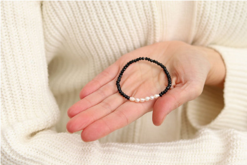 Tenký náramok - spinel a perly — foto 1