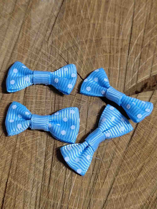 Svatební / prádlové mašličky 15x30 mm modrá světlá