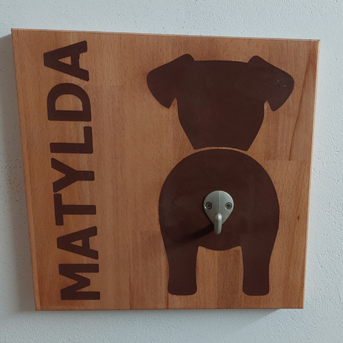 Věšák na vodítka se siluetou a jménem