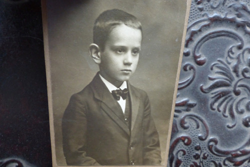 Chlapec ...stará kabinetní fotografie