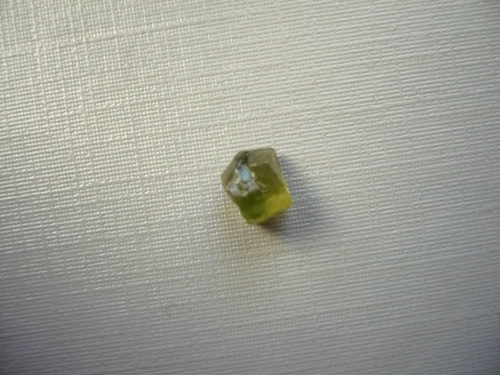 Surový zelený apatit 6 mm, č.13f