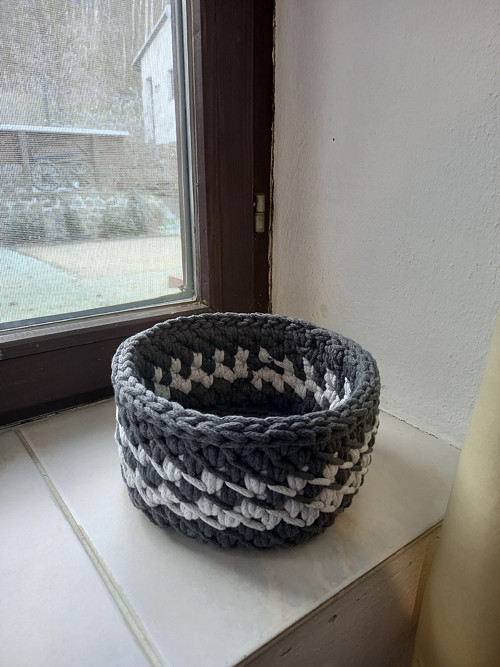 Háčkovaný košík