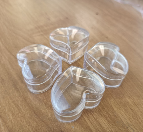 Plastová dóza * srdce 32 x 25 x 18mm * 1 ks / bal