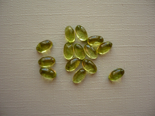 Kabošon - olivín 5 mm, 1 ks