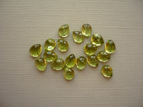 Kabošon - olivín 5 mm, 1 ks